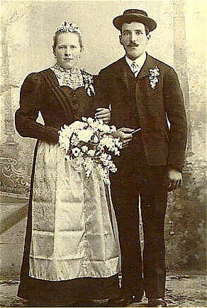 Brautpaar um die Jahrhundertwende